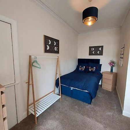 Lovely 2 Bedroom Apartment In The Centre Of Hawick Bagian luar foto